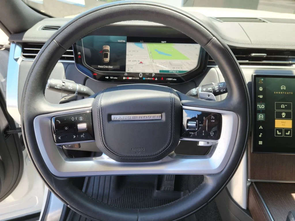 Used 2024 White Land Rover SE image 20