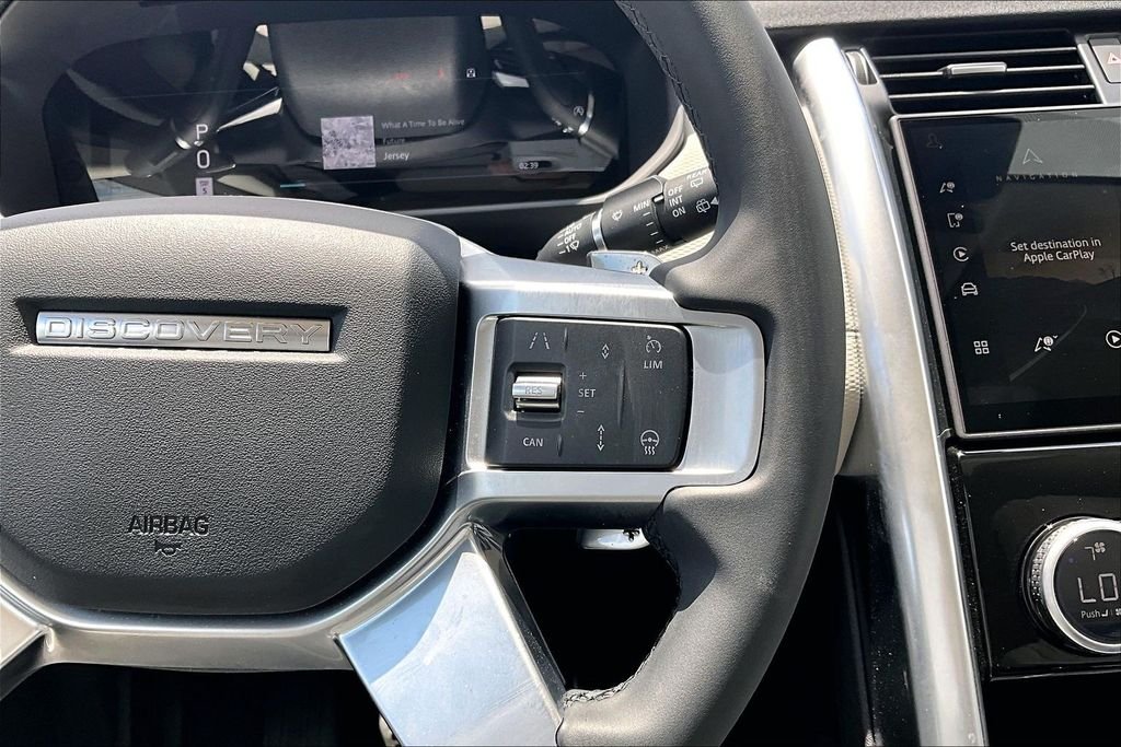 Used 2025 Black Land Rover Dynamic SE image 21