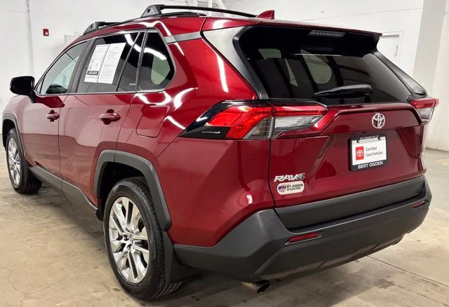 Used 2021 Red Toyota XLE Premium image 4