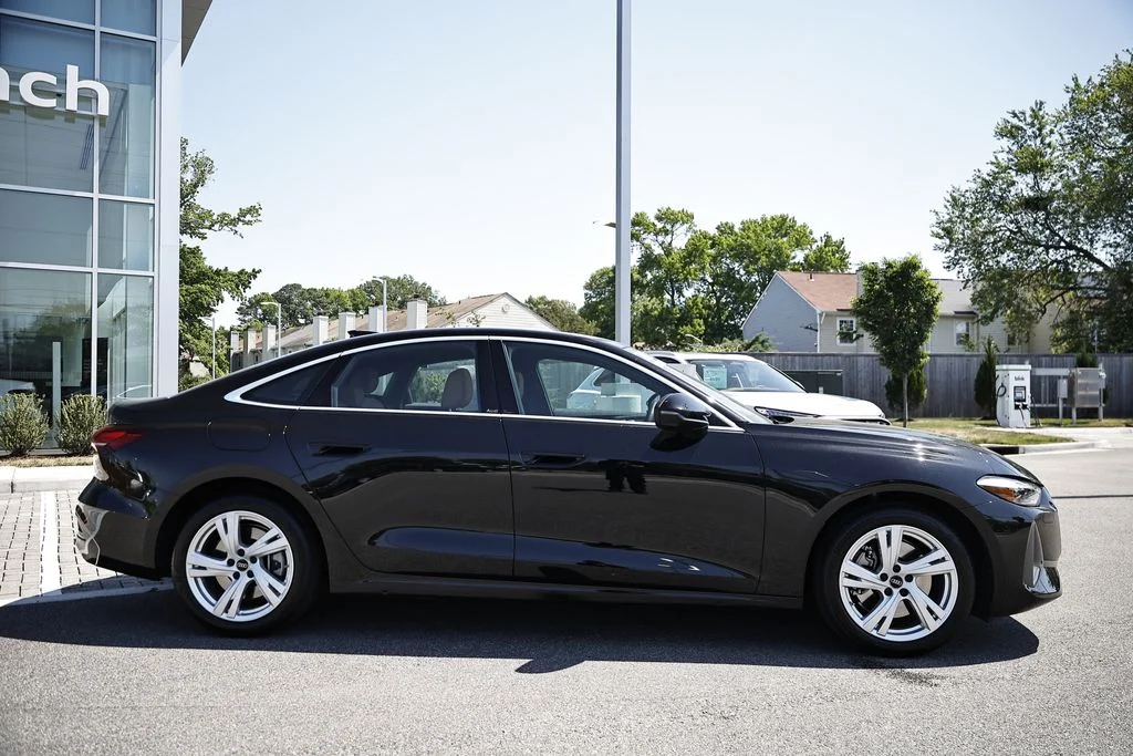 Certified Used 2025 Mythos Black Metallic Audi 2.0T Premium image 4