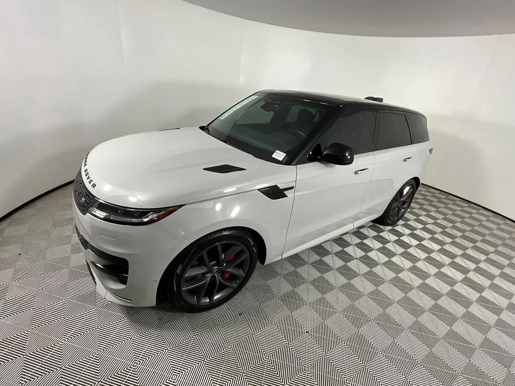 Used 2024 Gray Land Rover Dynamic SE image 9