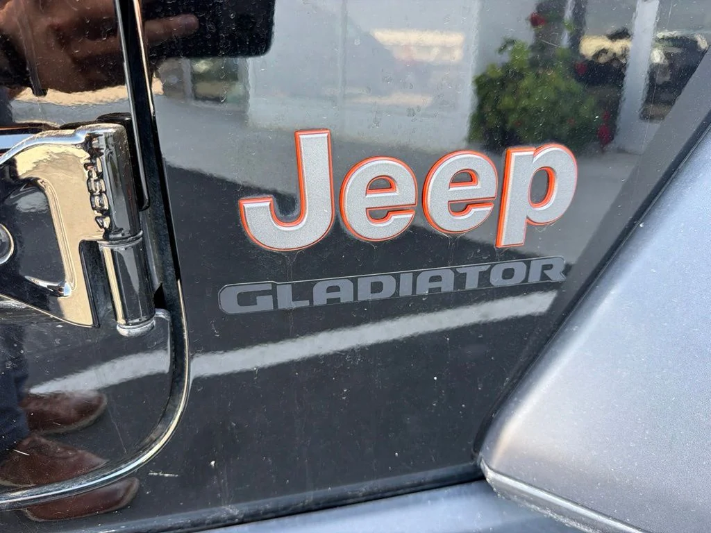 Used 2022 Black Clearcoat Jeep Mojave image 17