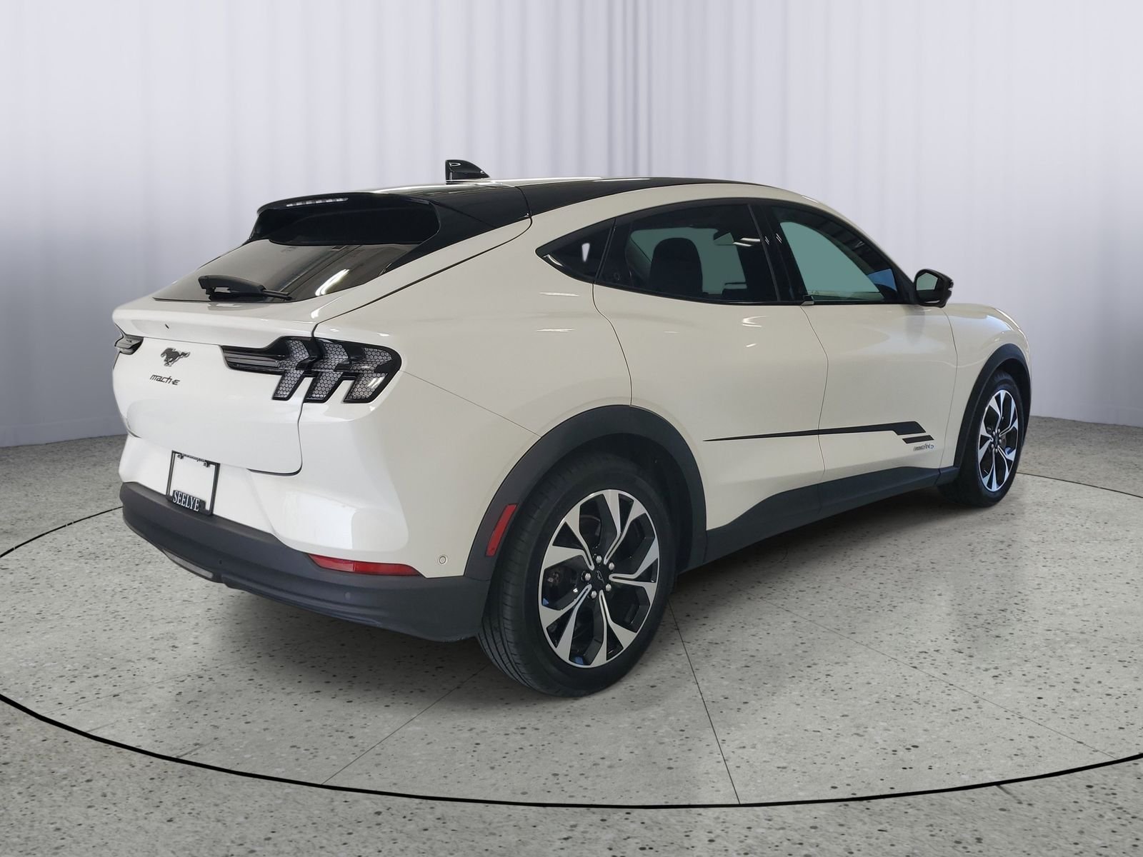 Used 2024 White Ford Select image 4