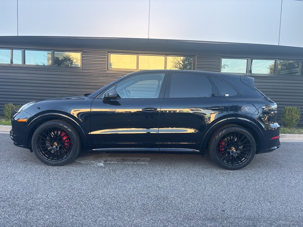 2022 Porsche Cayenne GTS photo 2