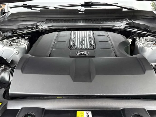 Used 2017 Silver Land Rover 3.0L V6 Supercharged HSE image 13