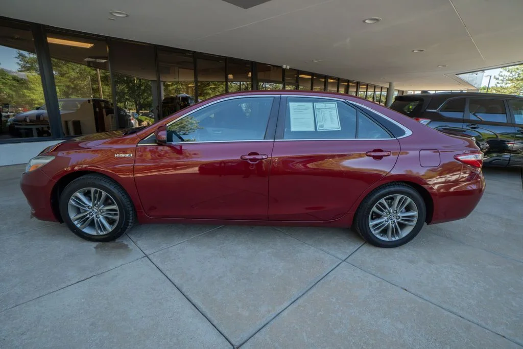 Used 2015 Red Toyota SE image 4