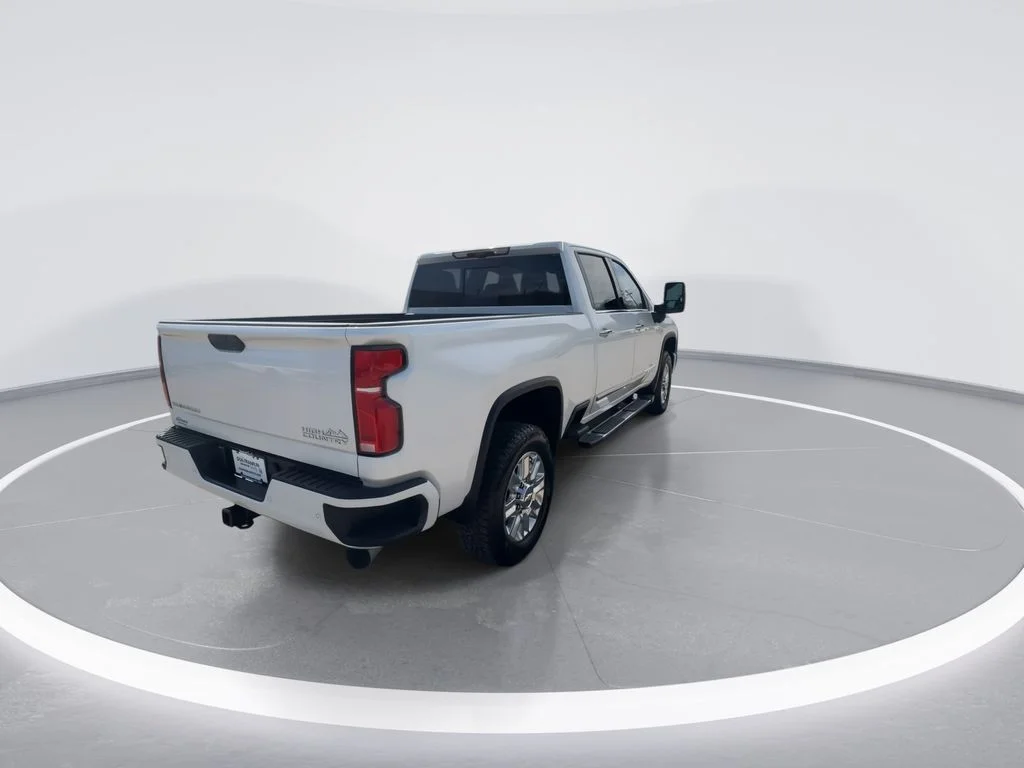 Used 2024 Beige Chevrolet High Country image 8
