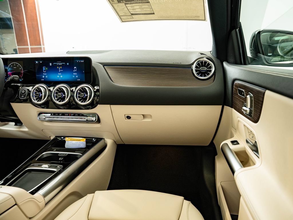 New 2026 Cosmos Black Metallic Mercedes-Benz GLA 250 image 47