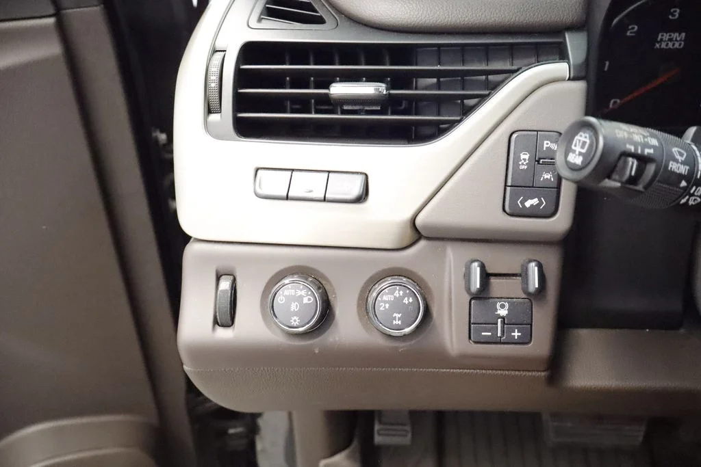 Used 2016 Silver GMC Denali image 28