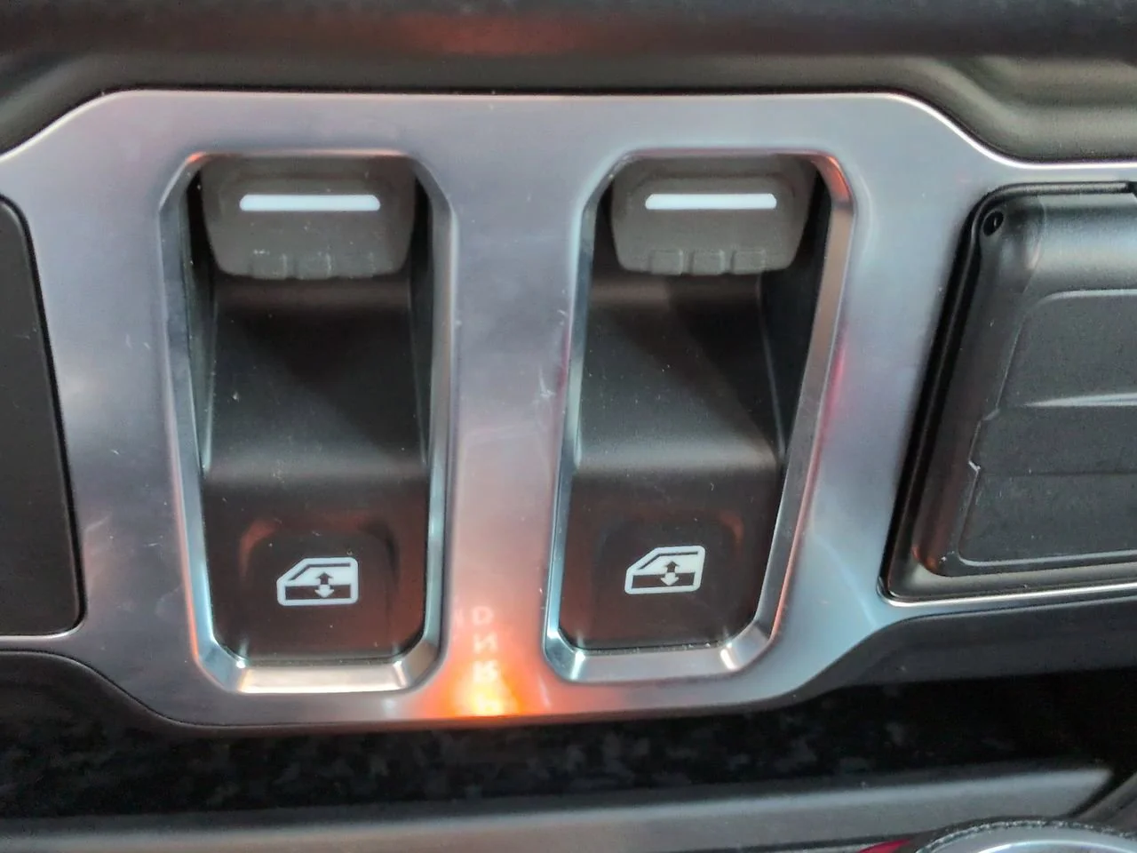 Certified Used 2024 Anvil Clear Coat Jeep Sport S image 19