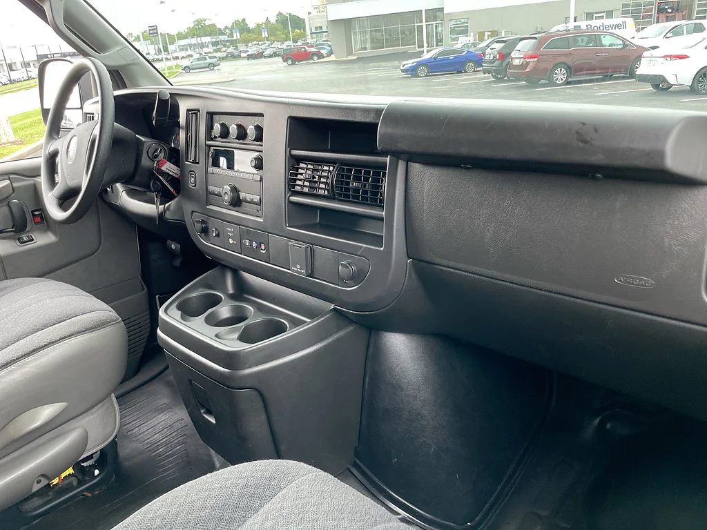 Used 2025 Summit White GMC 2500 image 25