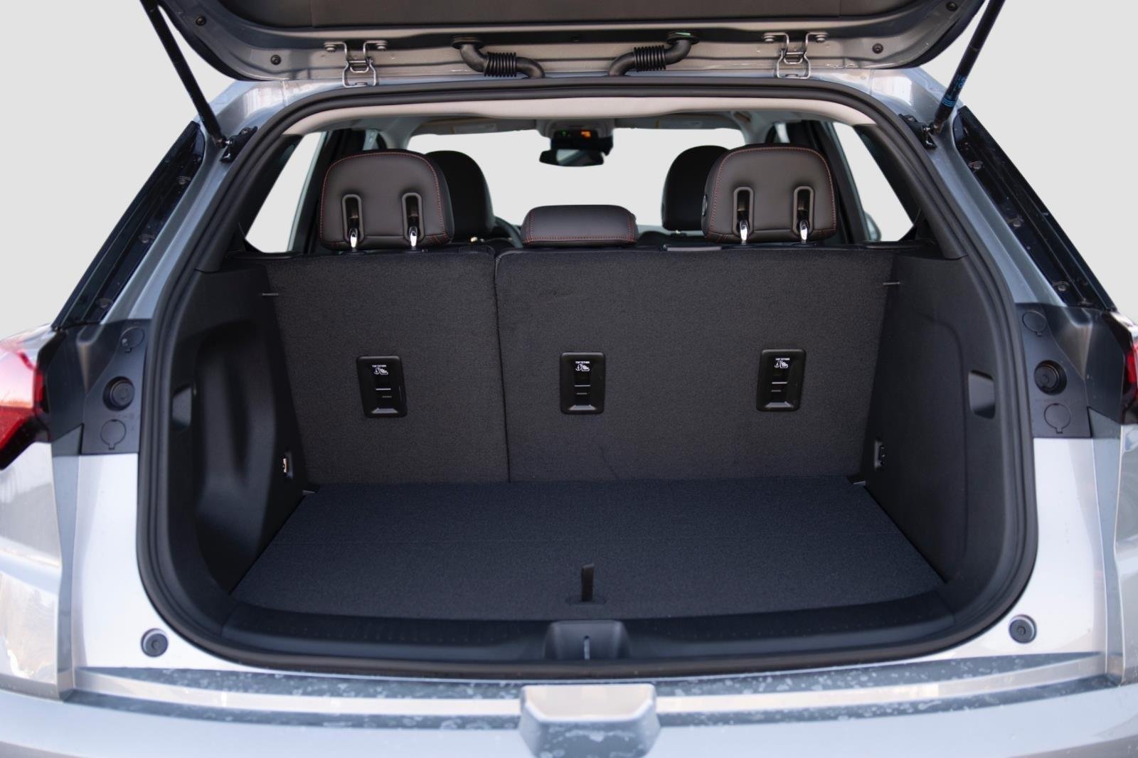 2027 Chevrolet Bolt RS - Photo 24