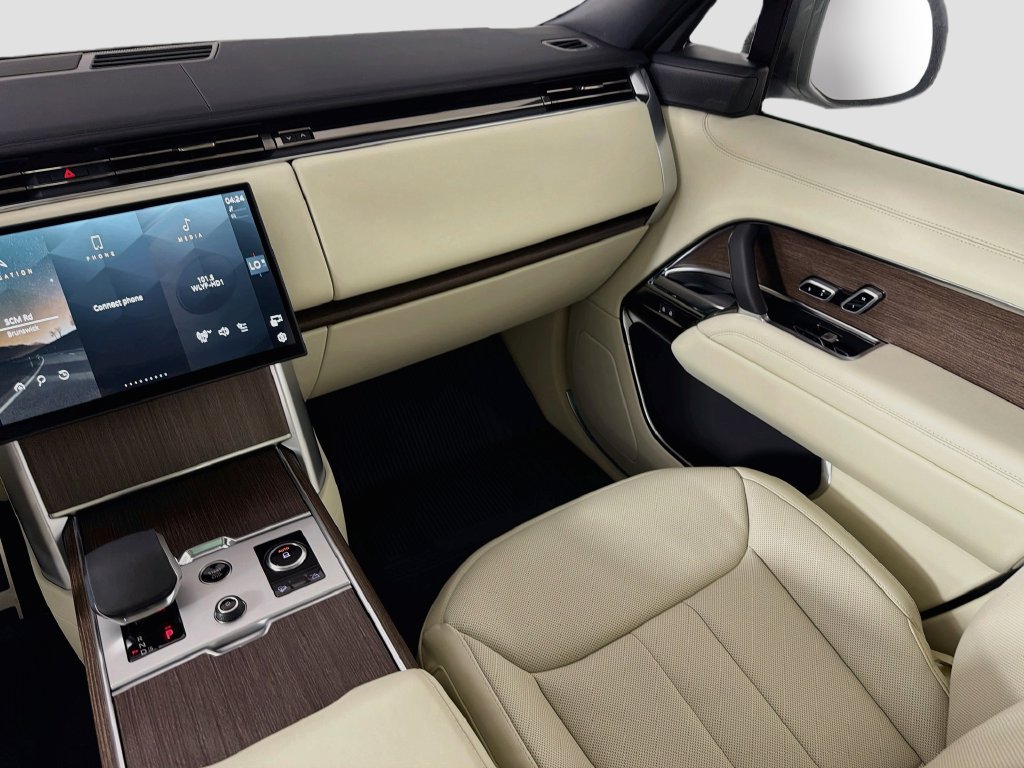 New 2027 Fuji White Land Rover SE image 25