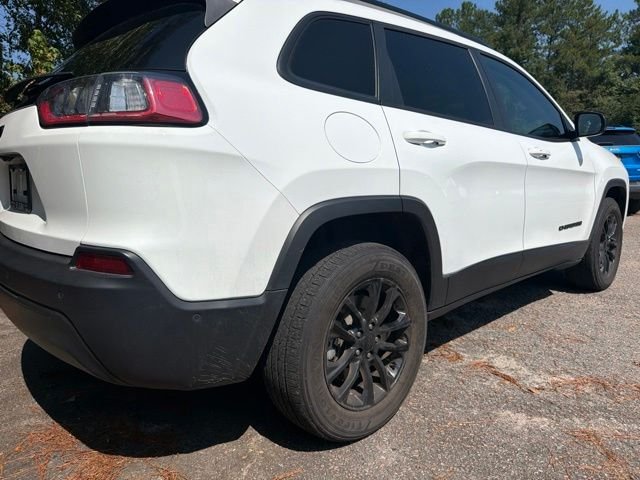 Used 2023 White Jeep Altitude image 5