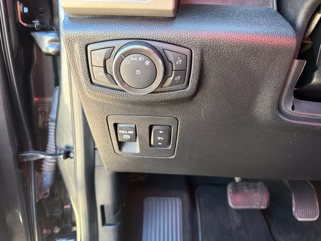 Used 2019 Gray Ford Lariat image 8