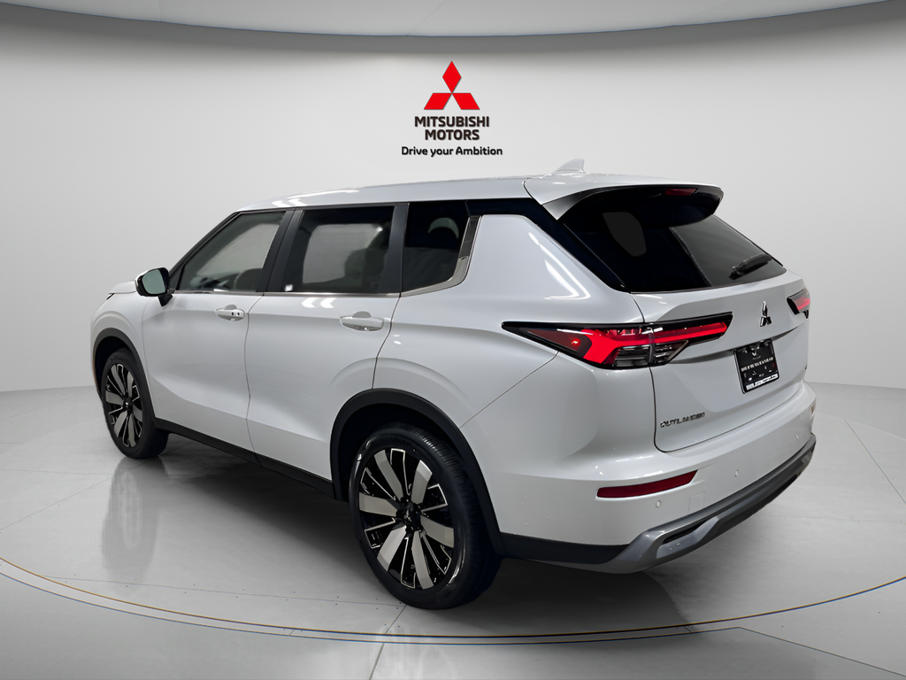 New 2026 White Diamond Mitsubishi SE image 4