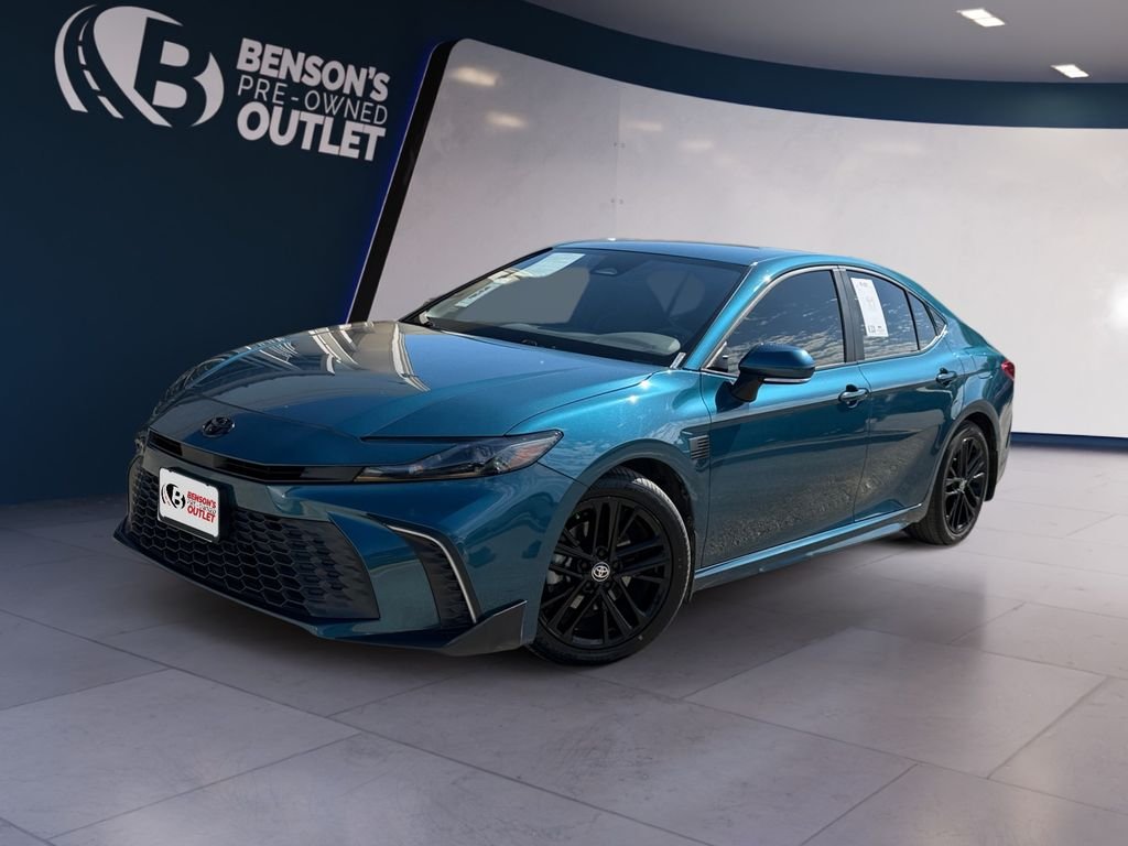 Used 2025  Toyota SE image 1