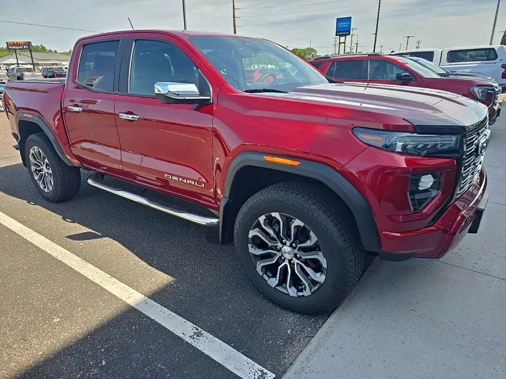 2024 GMC Canyon 4WD Denali Crew Cab Short Box's photo