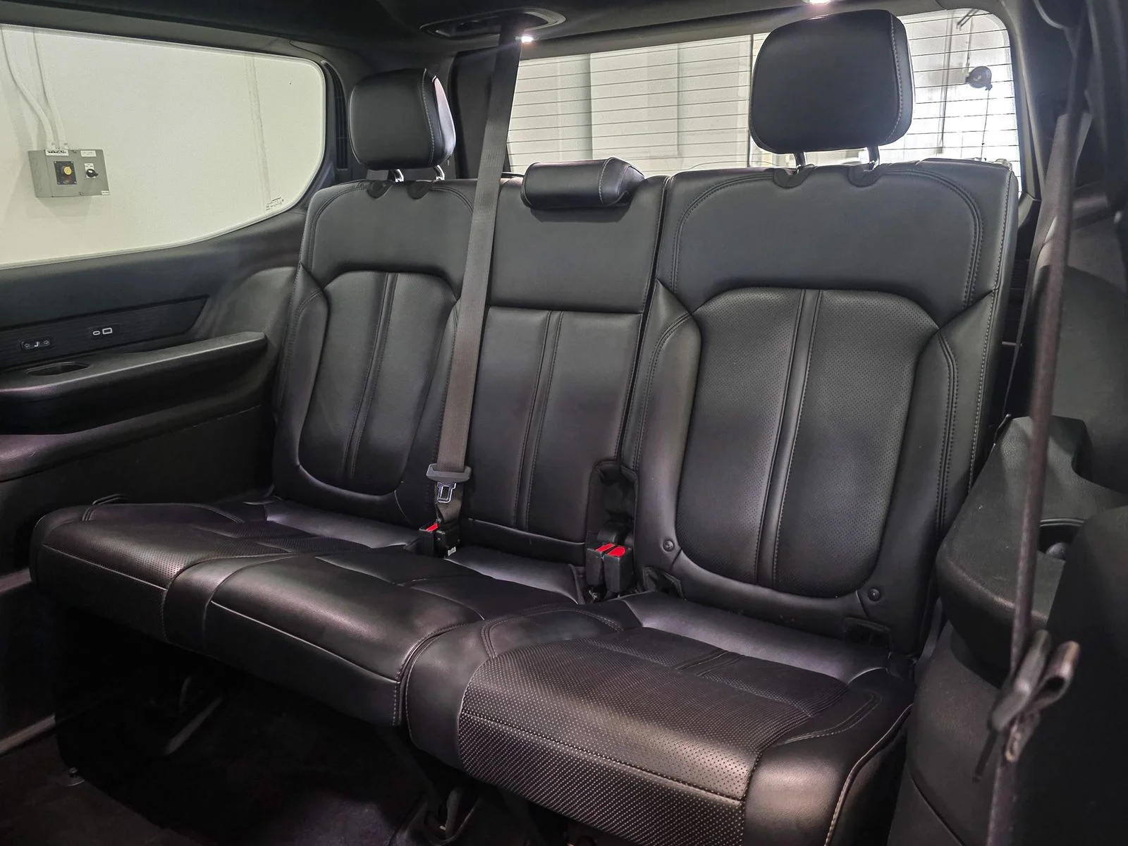 Used 2022 White Jeep Series III image 24