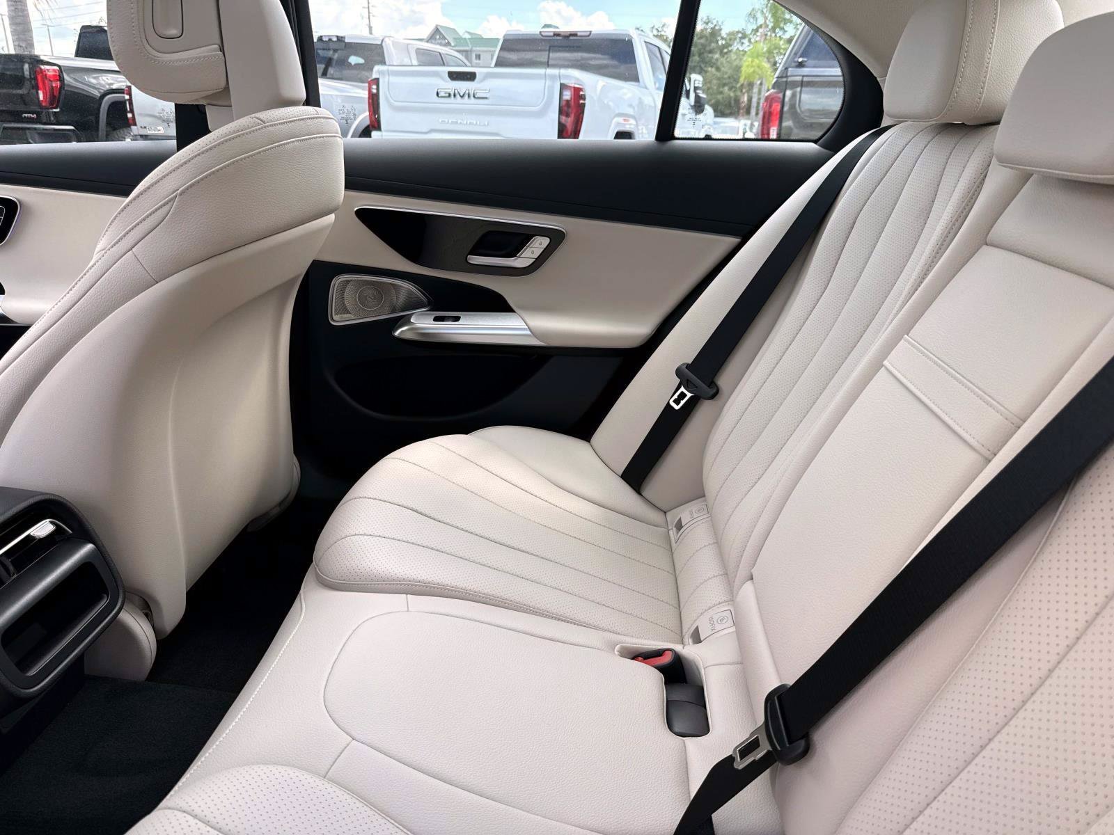 New 2027 Polar White Mercedes-Benz E 450 4MATIC® Sedan image 13