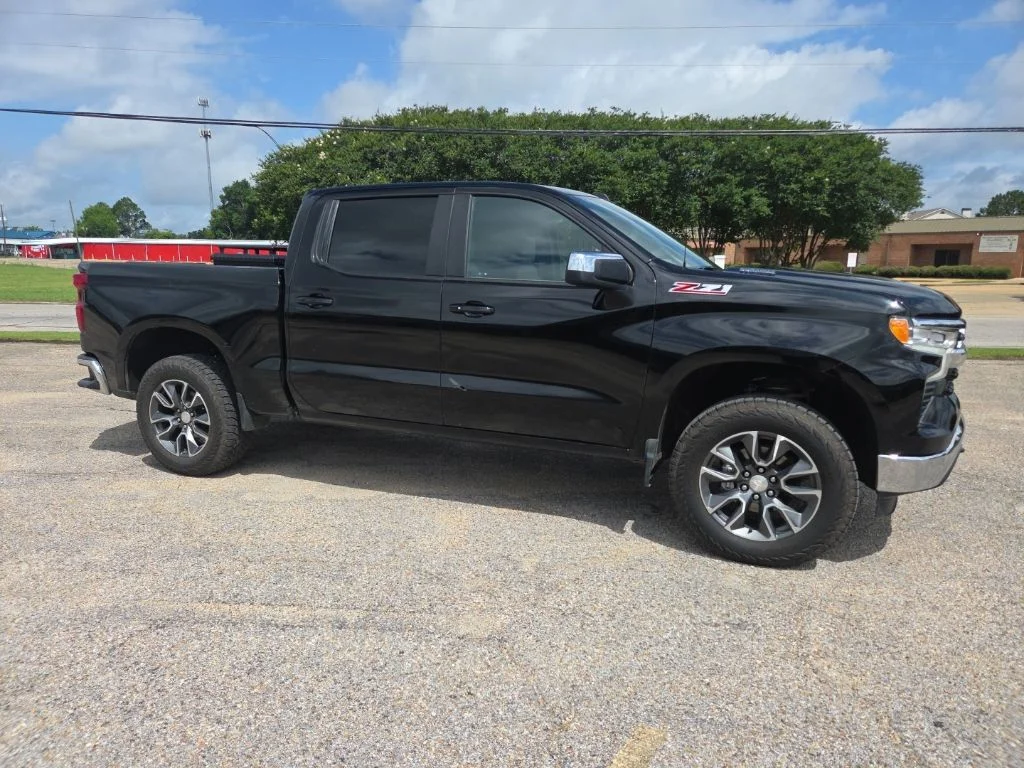 Used 2023 Black Chevrolet LT image 7