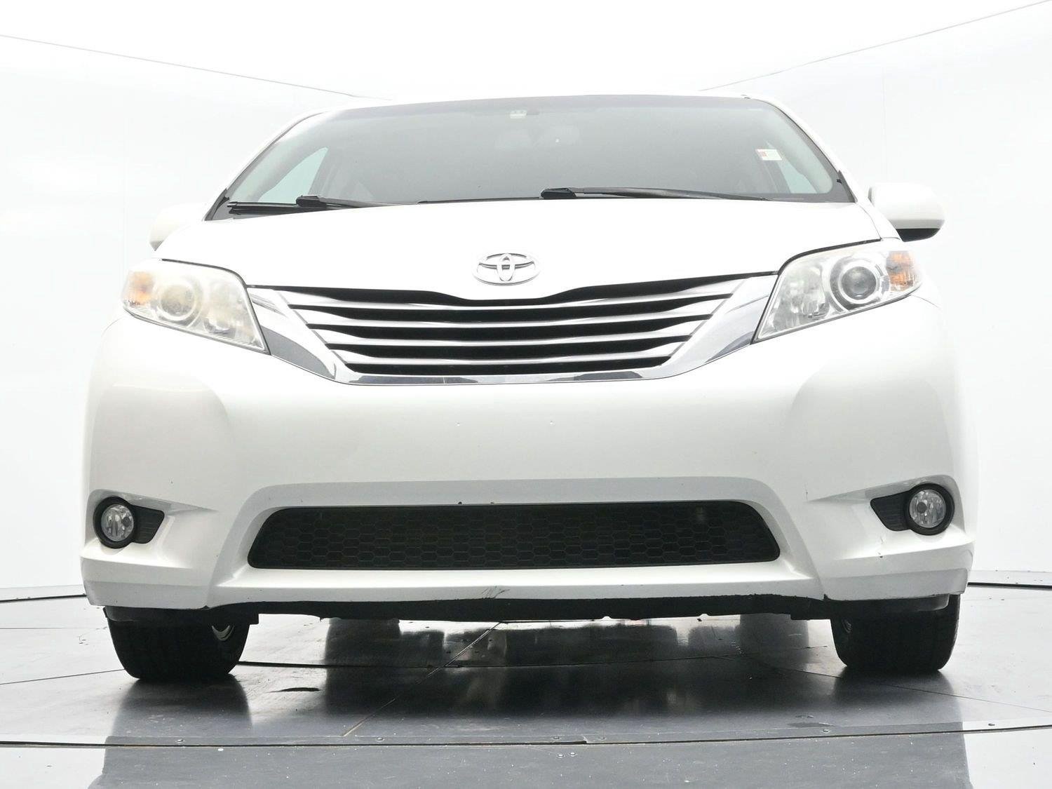 Used 2017 Blizzard Pearl Toyota XLE image 43