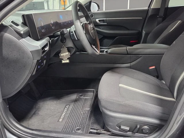 Used 2024 Gray Hyundai SEL image 5