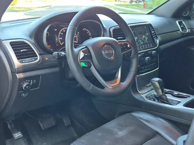 Used 2019 Silver Jeep Altitude image 29