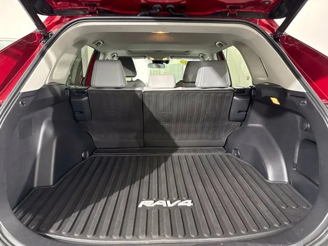 Used 2021 Red Toyota XLE Premium image 8
