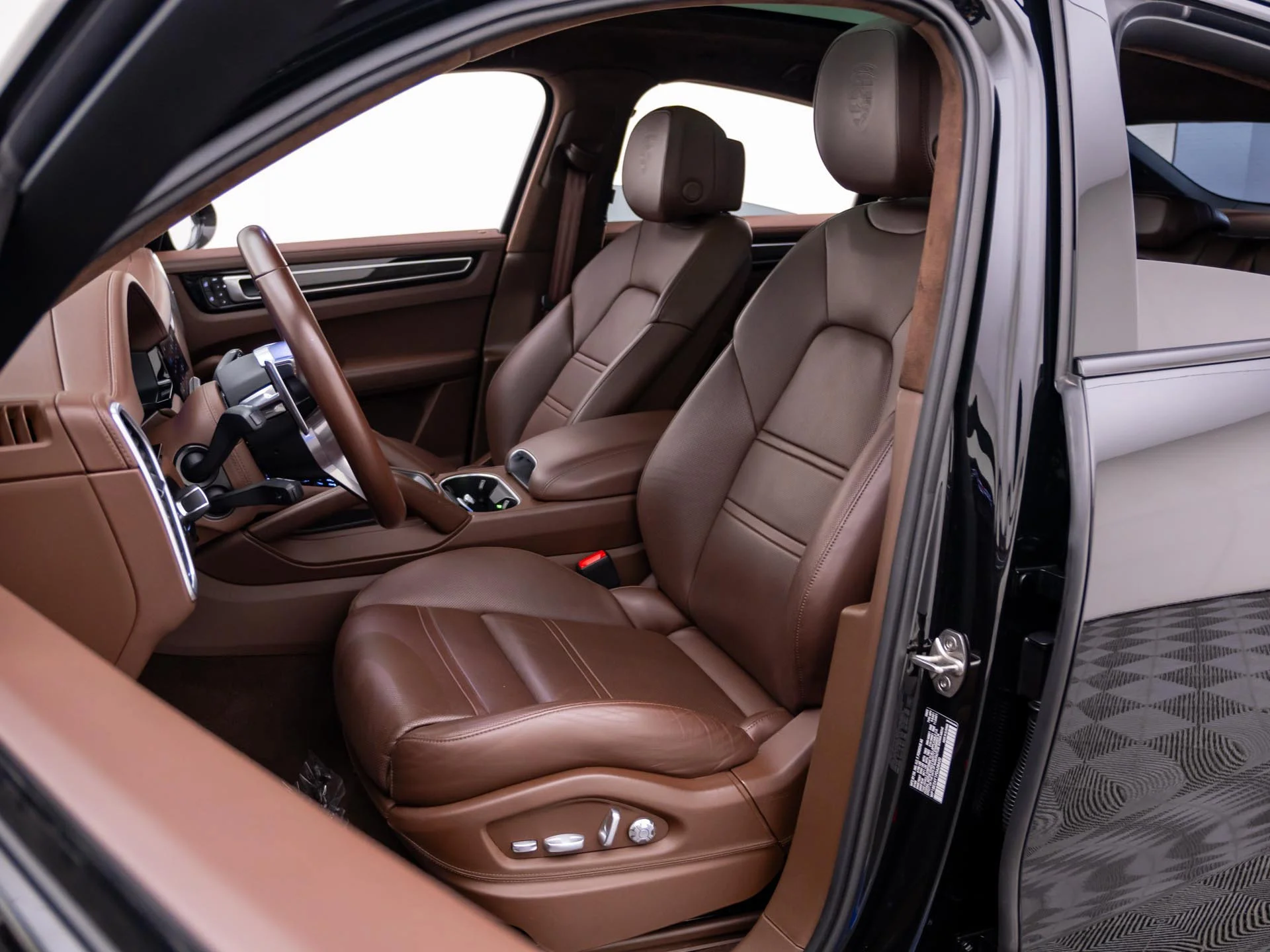 Used 2023 Black Porsche Platinum Edition image 5