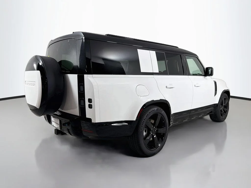 New 2026 Fuji White Land Rover X-Dynamic SE image 5