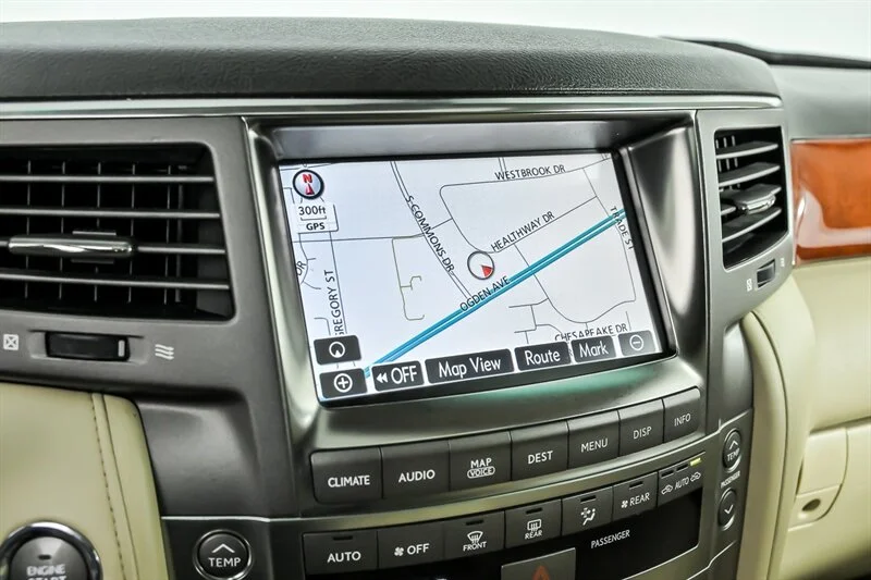 Used 2009 Starfire Pearl Lexus  image 26