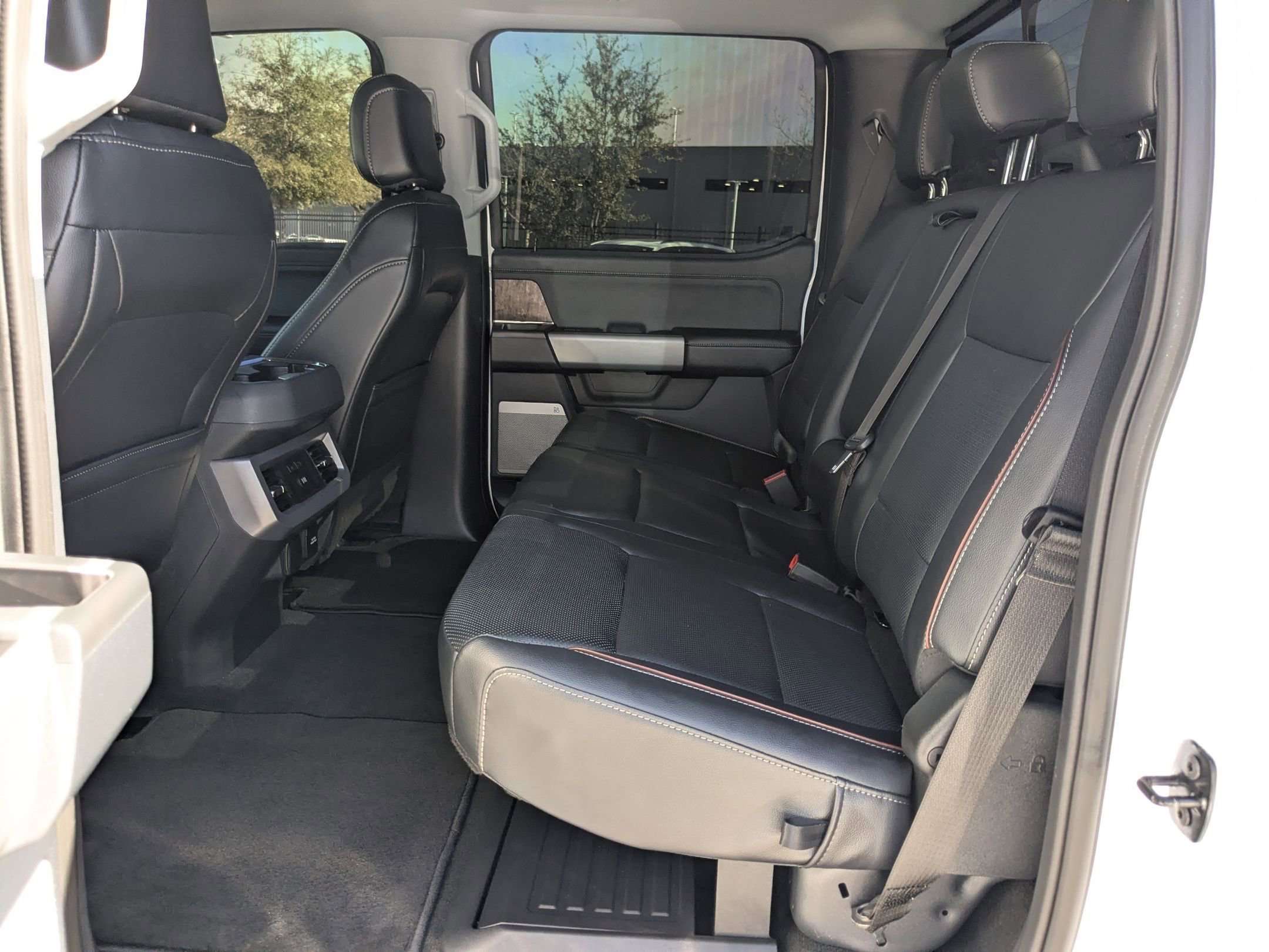 Used 2024 Oxford White Ford LARIAT image 22