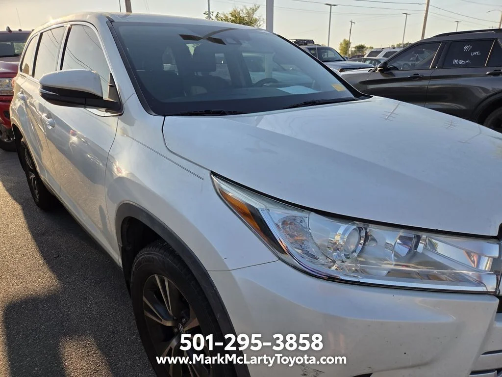 Used 2019 White Toyota LE image 9