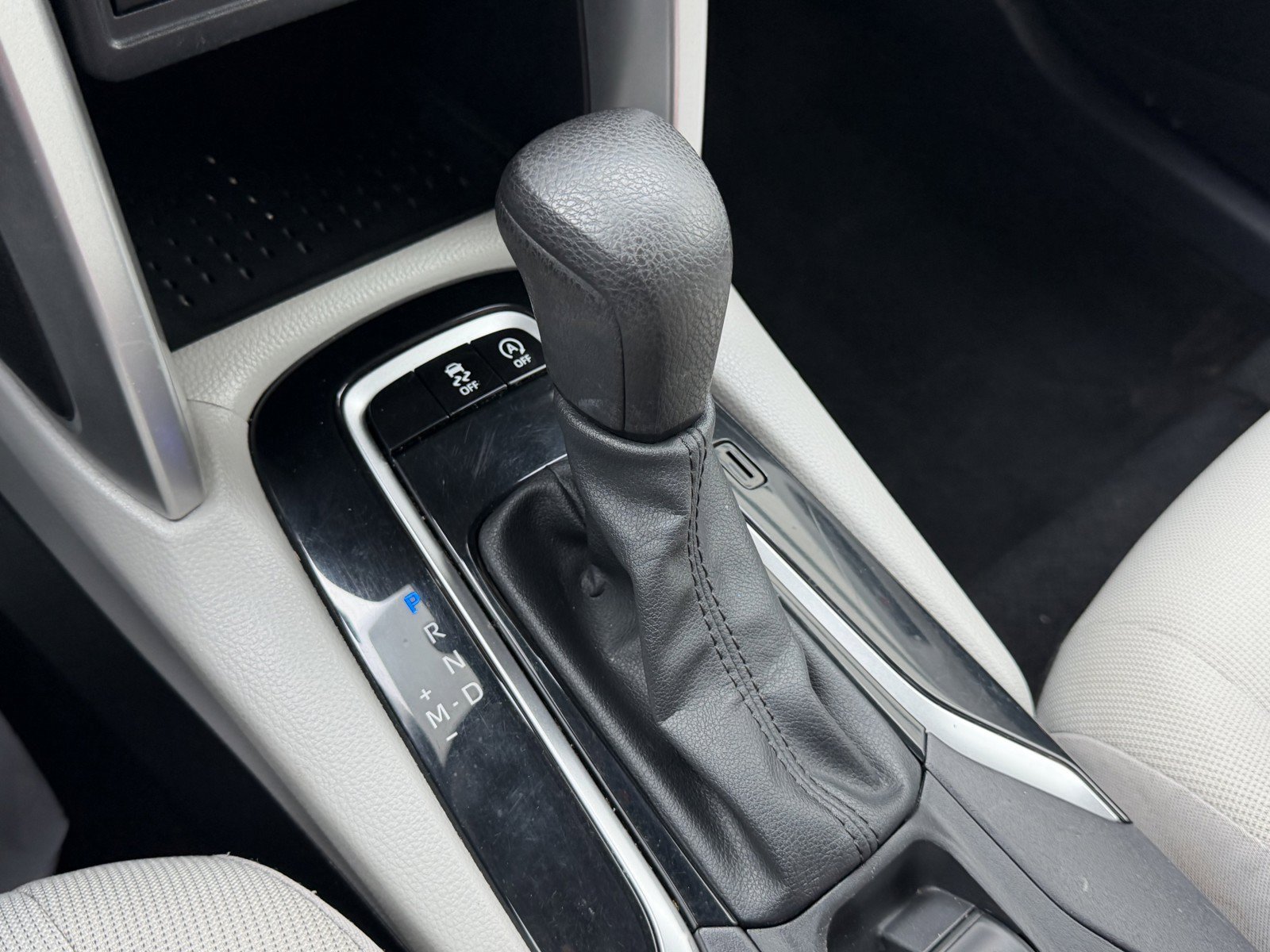 Certified Used 2022 Sonic Silver Toyota L image 12