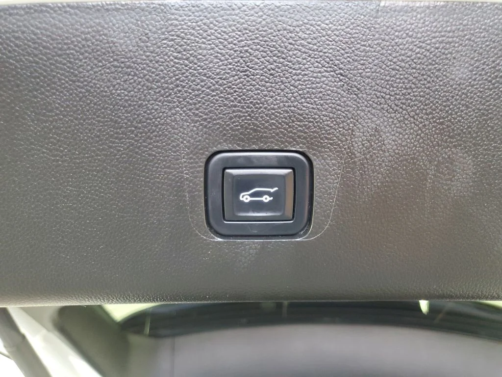Used 2022 White Chevrolet Premier image 36