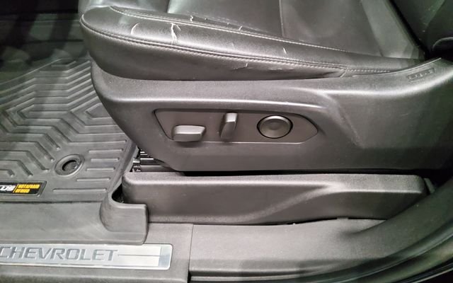 Used 2022 Black Chevrolet Z71 image 33
