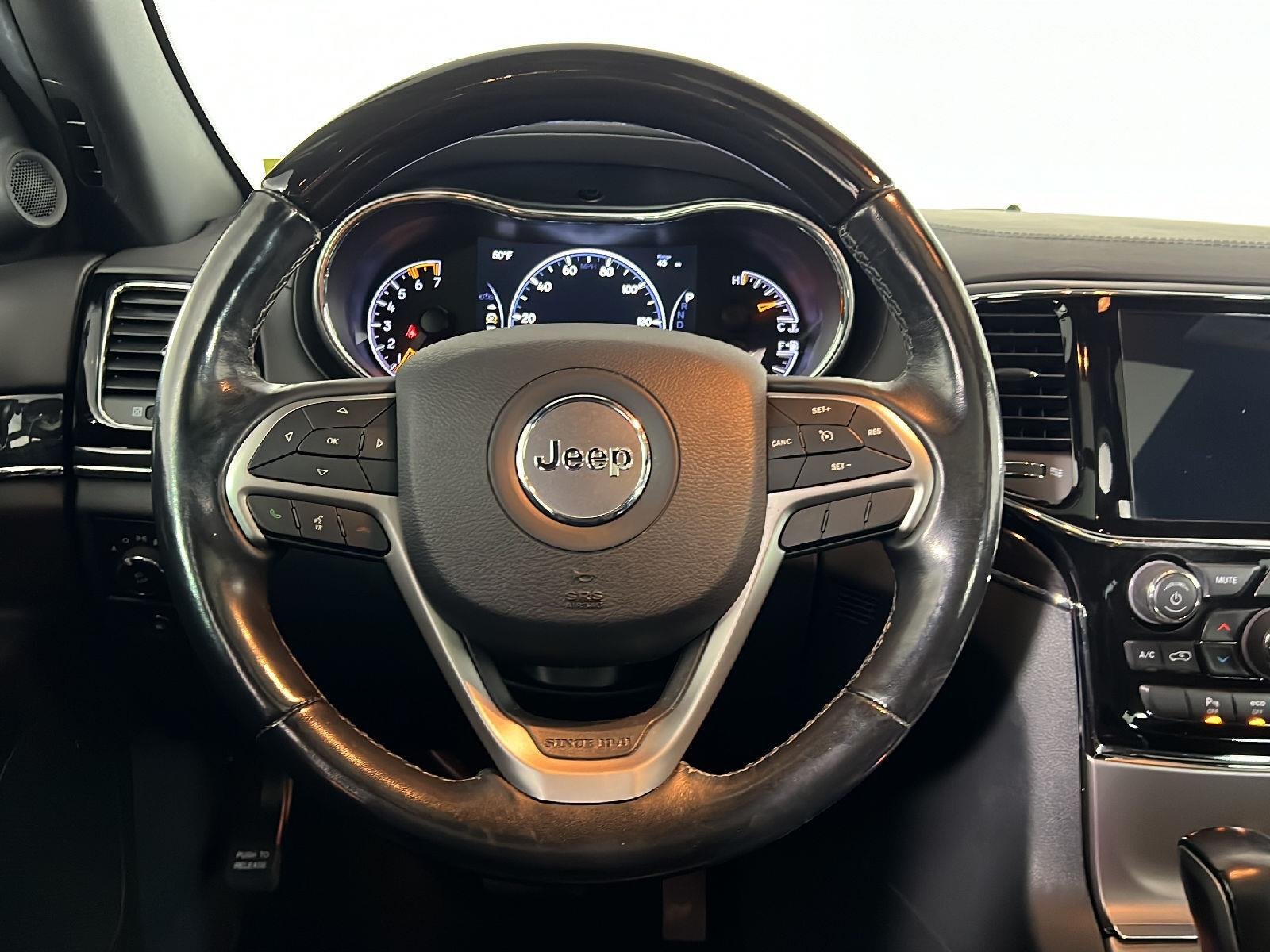 Used 2020 Diamond Black Crystal Pearlcoat Jeep Overland image 17