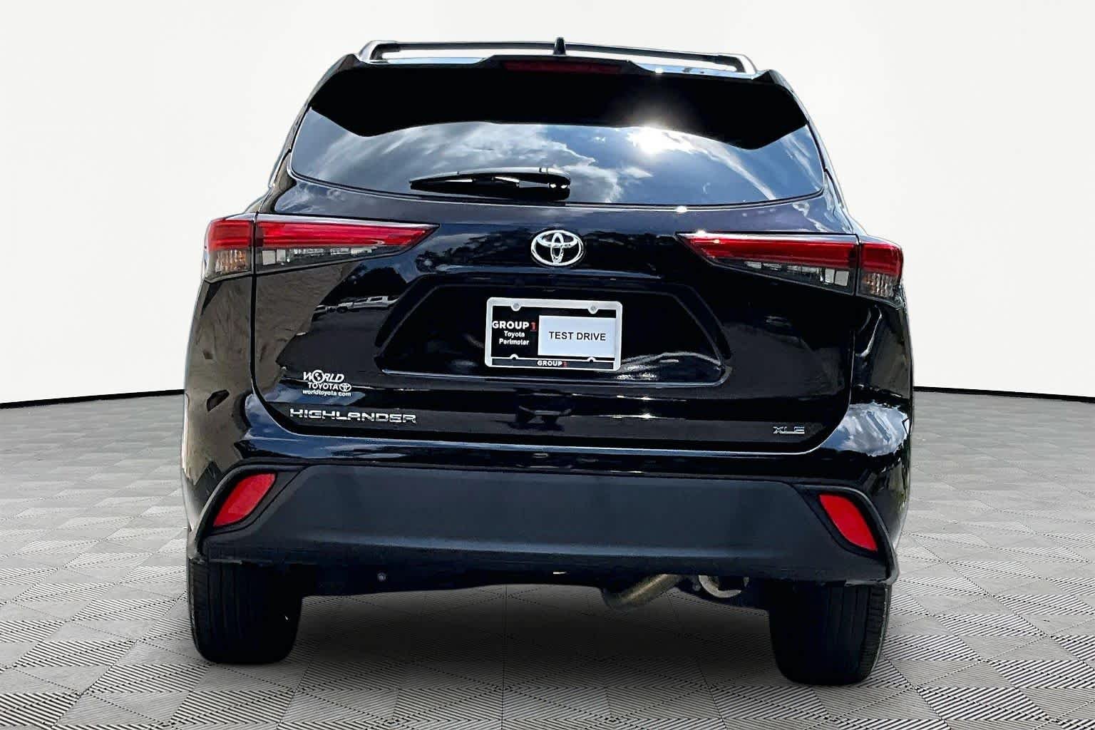 Used 2022 Opulent Amber Toyota XLE image 5
