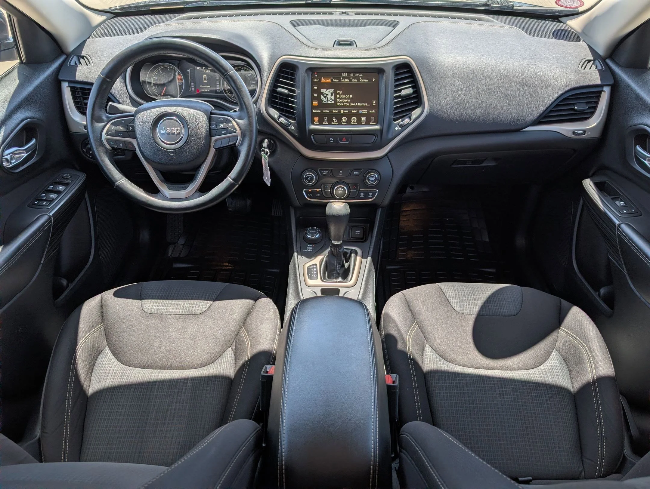 Used 2017 Granite Crystal Metallic Clearcoat Jeep Latitude image 25