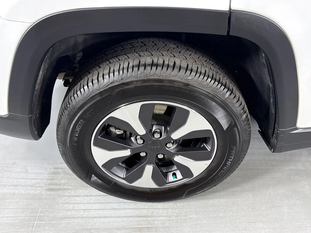 Used 2024 White Jeep 4xe image 10