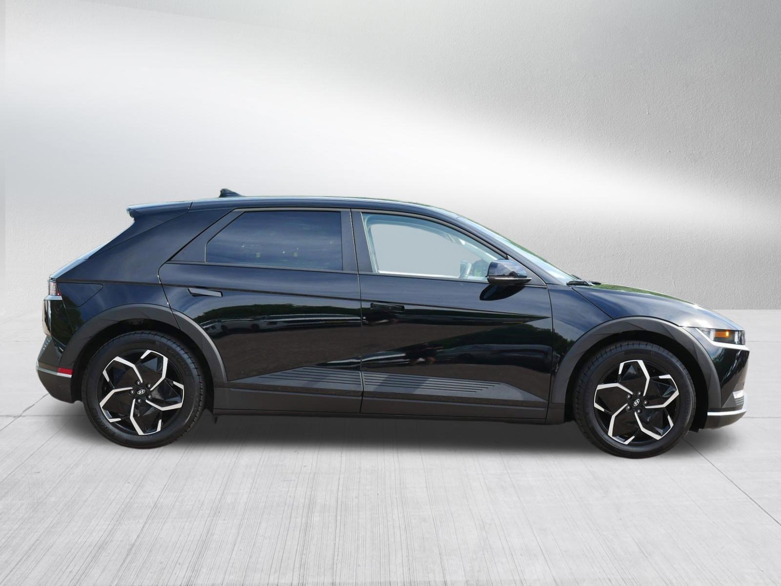 Used 2024 Abyss Black Hyundai SEL image 8