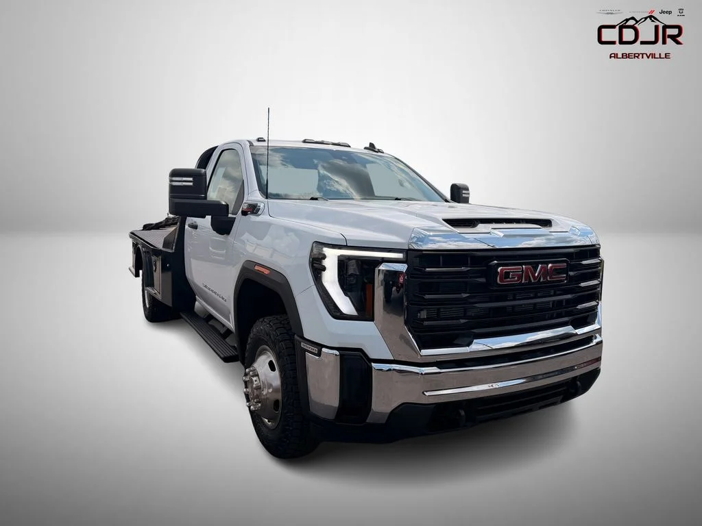2024 GMC Sierra 4WD Regular Cab Chassis LWB Pro's photo