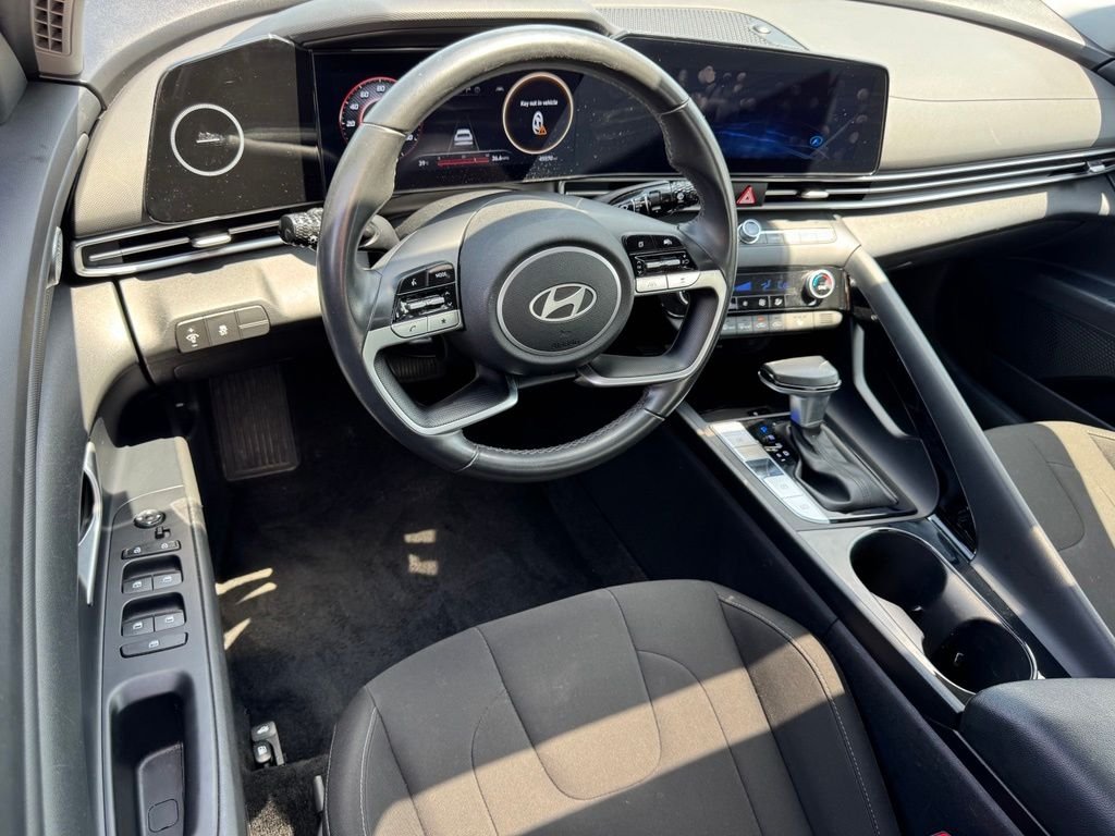 Used 2025 Gray Hyundai SEL Convenience image 20