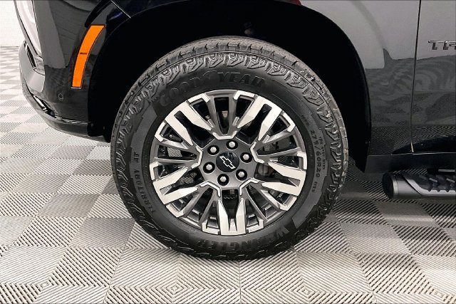 Used 2025 Black Chevrolet Z71 image 10