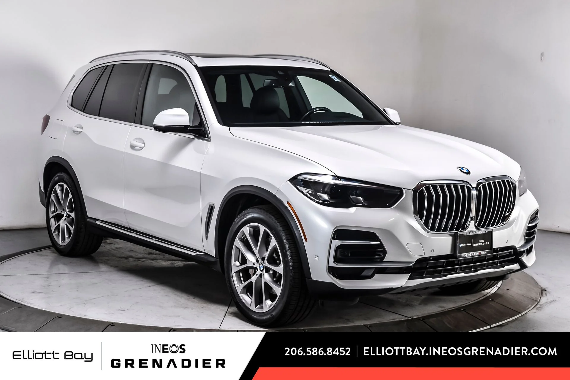 Used 2022 White Metallic BMW xDrive40i image 1