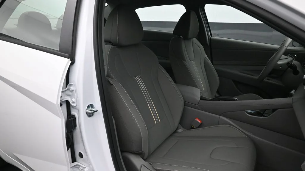 Used 2026 White Hyundai SEL Sport image 17