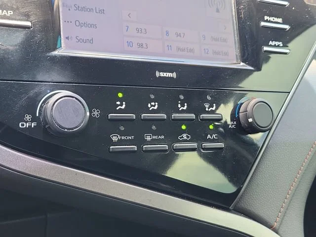 2020 Toyota Camry LE - Photo 29