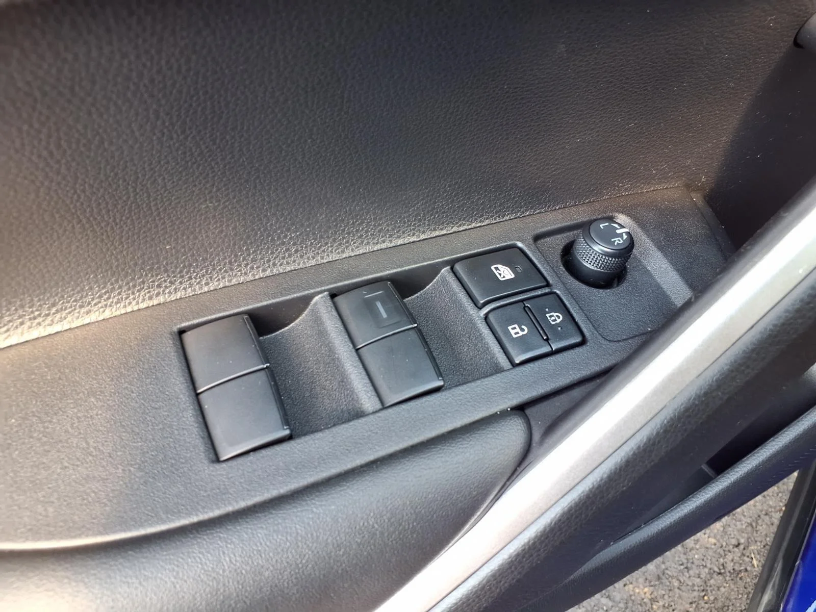 Used 2025 Blue Crush Metallic Toyota XLE image 19