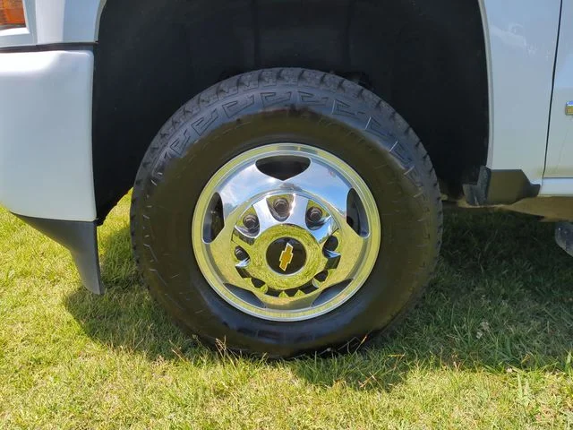 Used 2019 White Chevrolet LTZ image 10